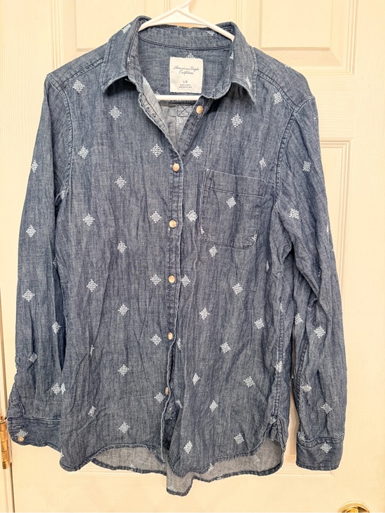 American Eagle Outfitters Tops - American Eagle Outfitters Chambray Button-Up Shirt in Blue with White Motifs